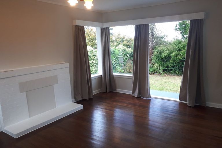 Photo of property in 239 Hepburn Road, Glendene, Auckland, 0602