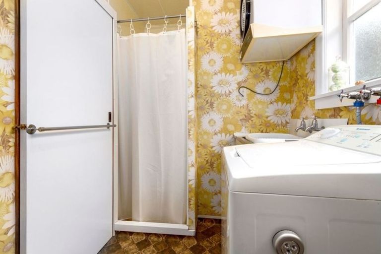 Photo of property in 4 Park Avenue, Tawa, Wellington, 5028