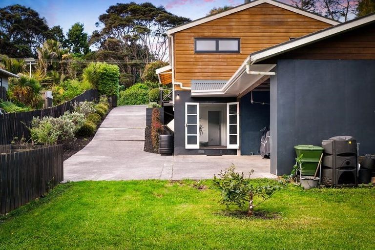 Photo of property in 136 Woodlands Park Road, Titirangi, Auckland, 0604