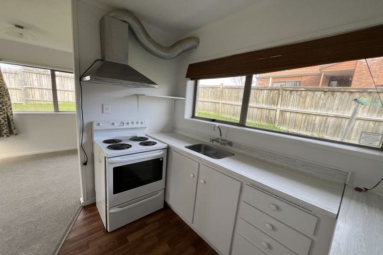 Photo of property in 1 Cleve Road, Green Bay, Auckland, 0604