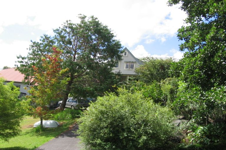 Photo of property in 7 Telephone Road, Birkenhead, Auckland, 0626