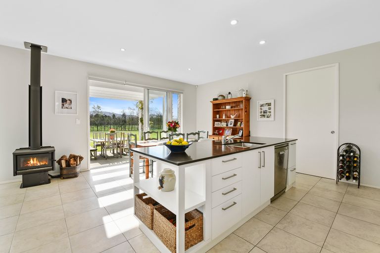 Photo of property in 318 Point Wells Road, Point Wells, Warkworth, 0986