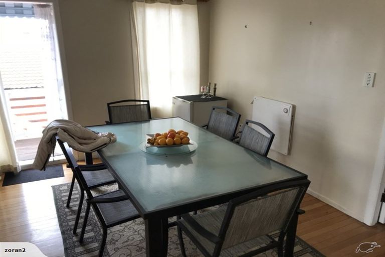 Photo of property in 14 Yeovil Road, Te Atatu Peninsula, Auckland, 0610