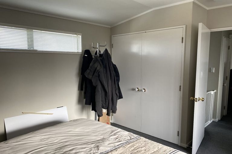 Photo of property in 1/4 Avalon Place, Glenfield, Auckland, 0629