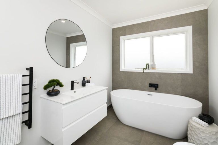 Photo of property in 5a Chelwood Street, Takaro, Palmerston North, 4412