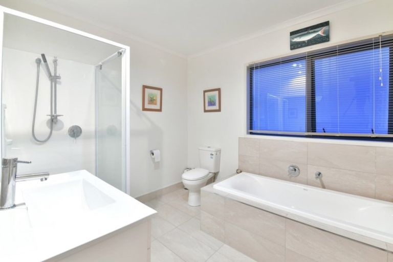 Photo of property in 21 Discovery Drive, Gulf Harbour, Whangaparaoa, 0930