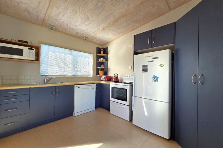 Photo of property in 102 Sands Crescent, Matarangi, Whitianga, 3592