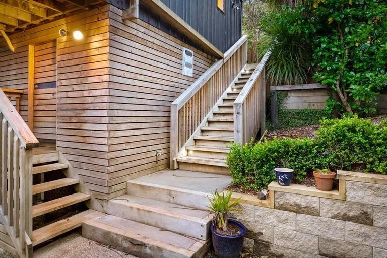 Photo of property in 136 Mountain Road, Henderson Valley, Auckland, 0612