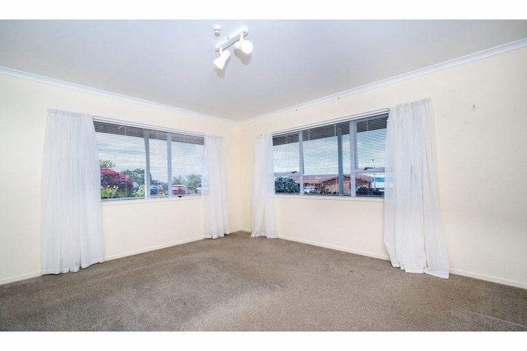 Photo of property in 2 Parkside Road, West Harbour, Auckland, 0618