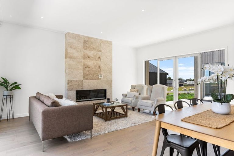 Photo of property in 16 Ian Hopper Way, Pauanui, 3579