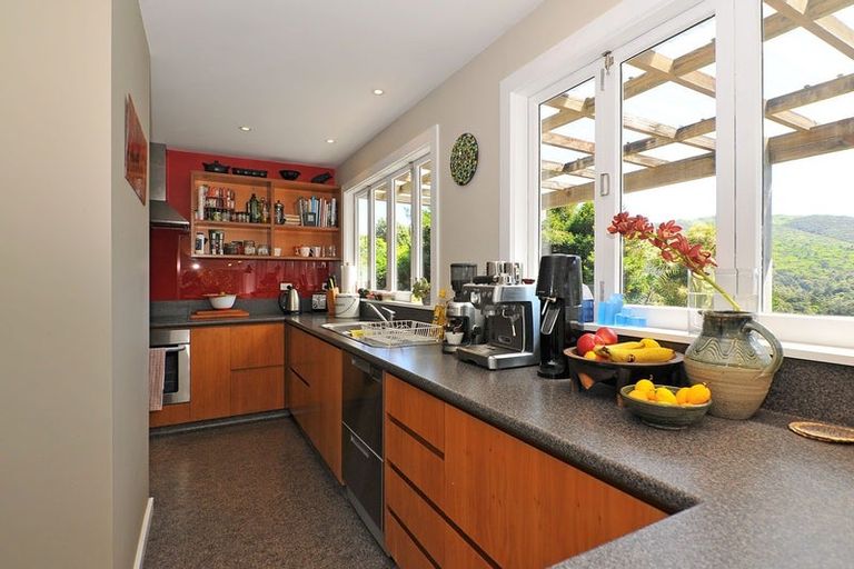 Photo of property in 9 Stratford Way, Wilton, Wellington, 6012