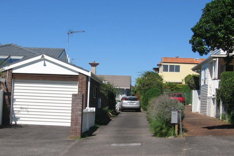 Photo of property in 2 Sylvan Park Avenue, Milford, Auckland, 0620