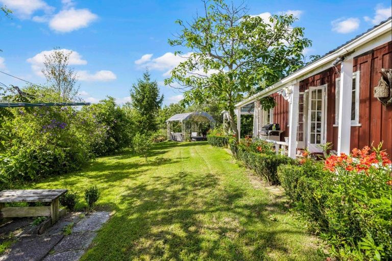 Photo of property in 98 Hanham Road, Kumeu, 0891