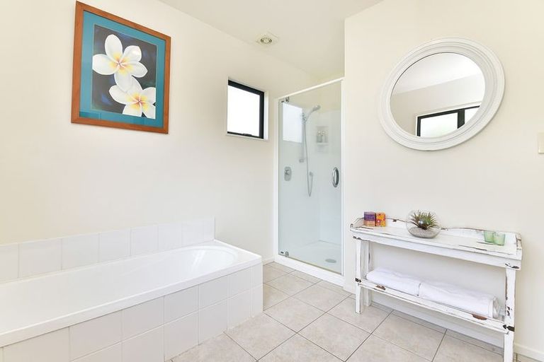 Photo of property in 13b Sunnydale Place, Oteha, Auckland, 0632