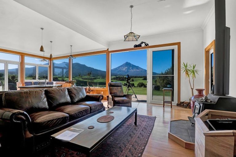 Photo of property in 3095 Carrington Road, Okato, New Plymouth, 4381