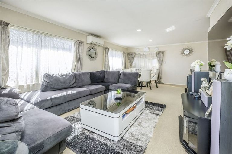 Photo of property in 4 Stellata Court, Randwick Park, Auckland, 2105
