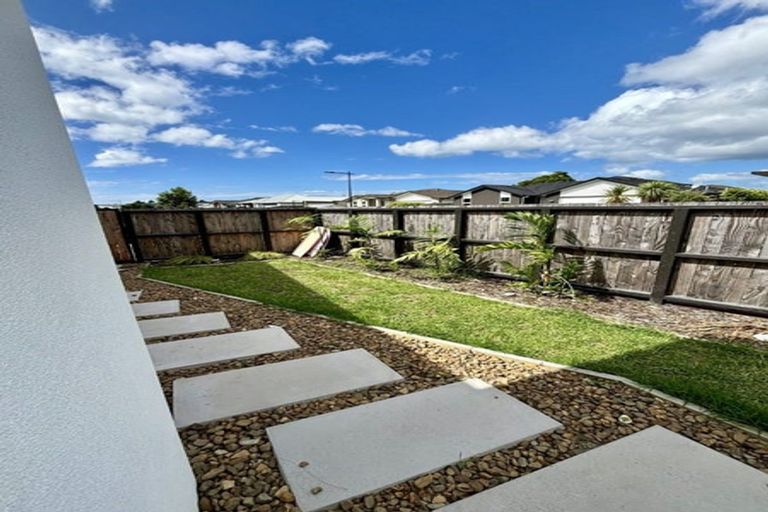 Photo of property in 18 Awatira Drive, Papamoa Beach, Papamoa, 3118