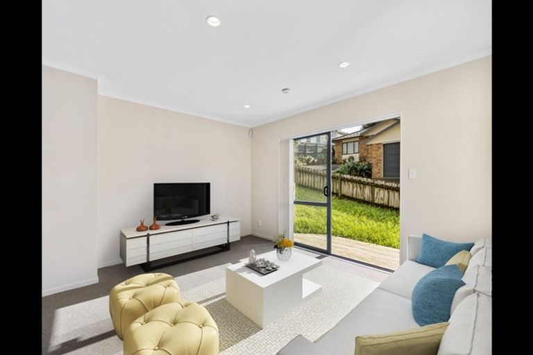 Photo of property in 25 Quincey Place, Massey, Auckland, 0614