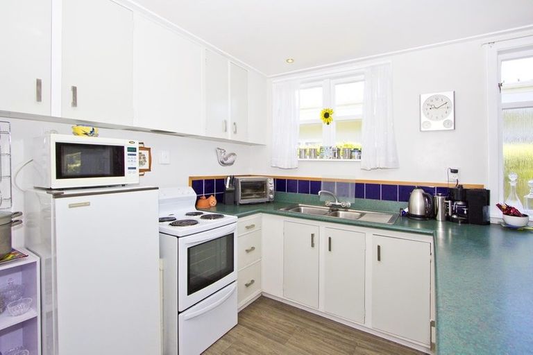 Photo of property in 120 Miromiro Road, Normandale, Lower Hutt, 5010