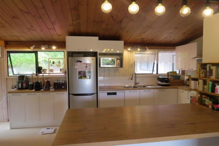 Photo of property in 15 Awanui Street, Merrilands, New Plymouth, 4312