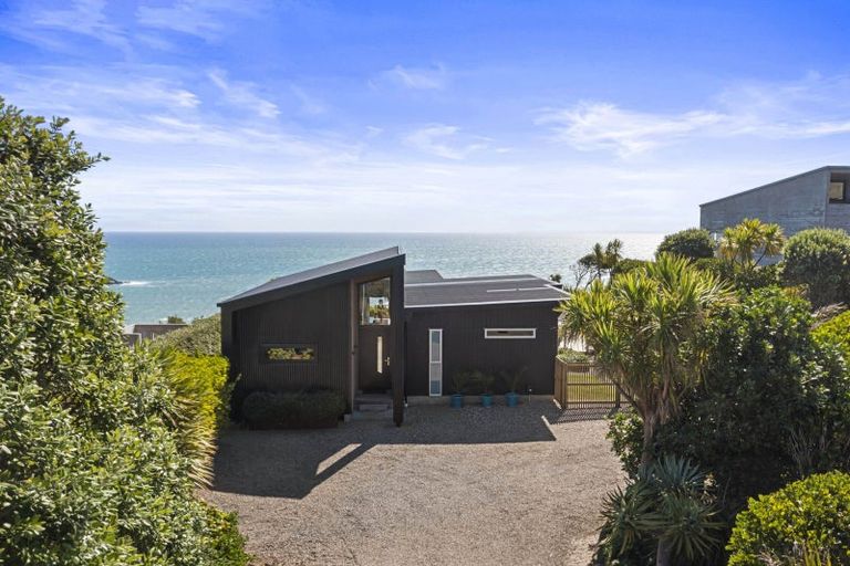 Photo of property in 411 Oaia Road, Muriwai, 0881