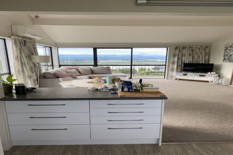 Photo of property in 2/7 Brigid Place, Mount Pleasant, Christchurch, 8081