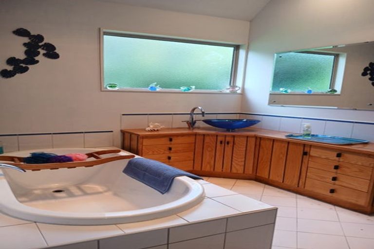 Photo of property in 92 Tutaki Road, Kelvin Grove, Palmerston North, 4470