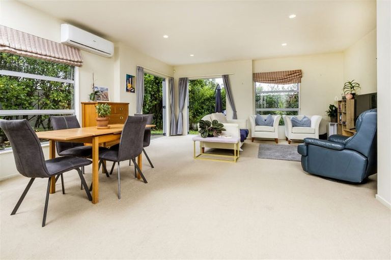 Photo of property in 5/40 Scarlet Oak Drive, Schnapper Rock, Auckland, 0632
