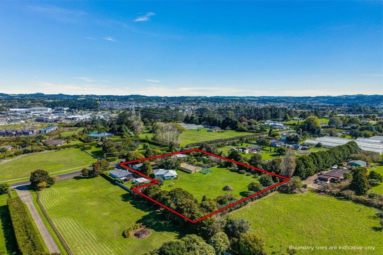 Photo of property in 42 Koraha Road, Kumeu, 0892