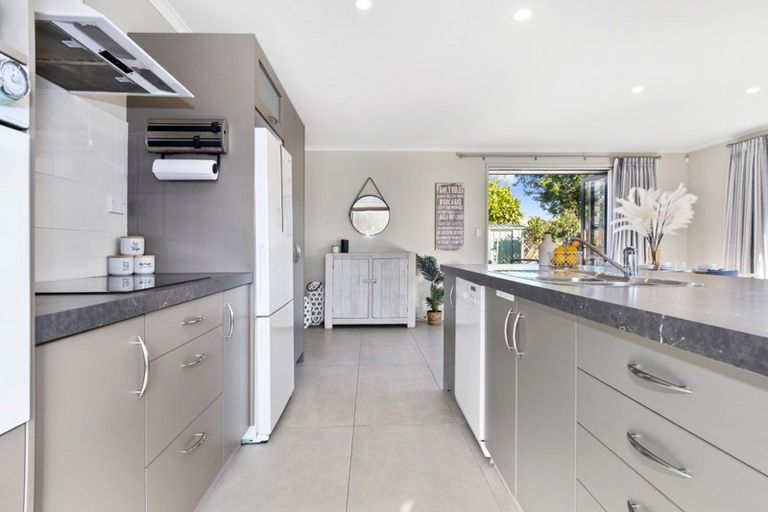 Photo of property in 8 Pat Bishop Place, Papamoa Beach, Papamoa, 3118