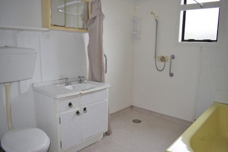 Photo of property in 77 Kirk Street, Otaki, 5512