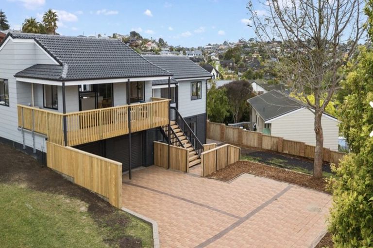 Photo of property in 168 Luckens Road, West Harbour, Auckland, 0618