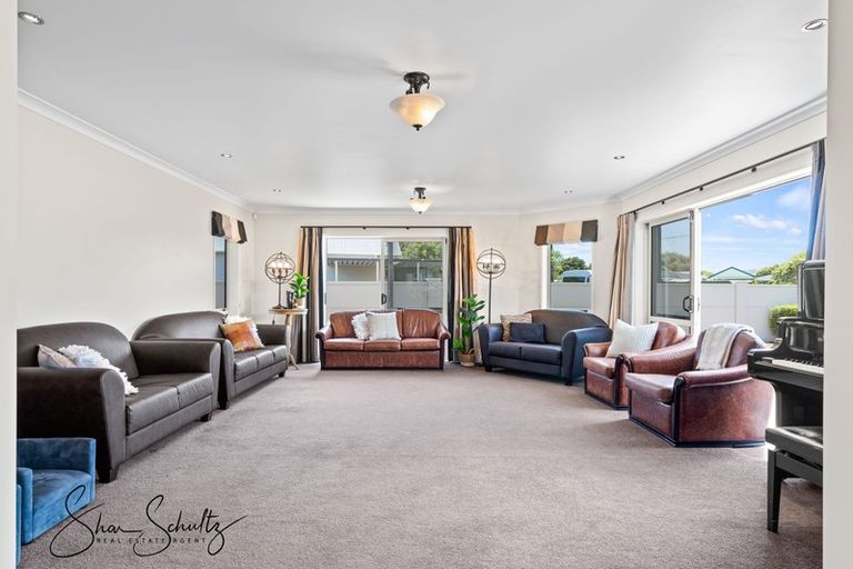 Photo of property in 18 Pahi Road, Paparoa, 0571