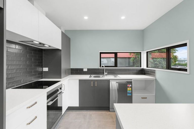 Photo of property in 8b Mackworth Street, Woolston, Christchurch, 8062