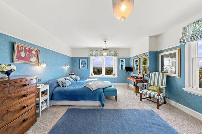 Photo of property in 17 Heaton Rhodes Place, Cashmere, Christchurch, 8022