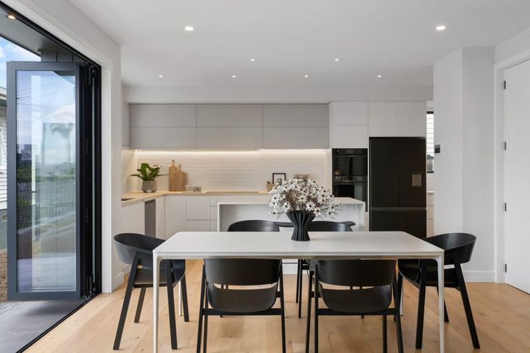 Photo of property in 9a Kowhai Street, Tawa, Wellington, 5028