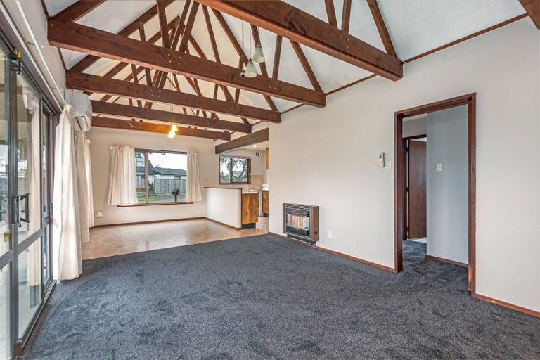 Photo of property in 28 Suzanne Grove, Kelvin Grove, Palmerston North, 4414