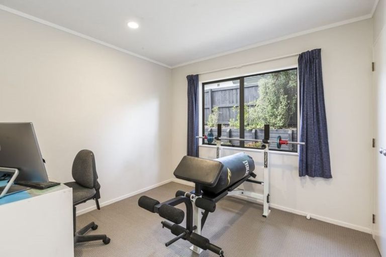 Photo of property in 22 Chedworth Drive, Glenfield, Auckland, 0629