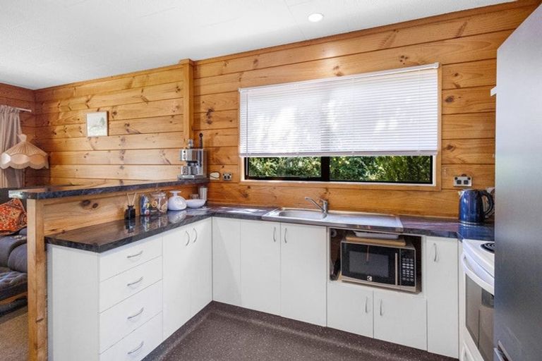 Photo of property in 9 Cliff Street, Coalgate, 7673