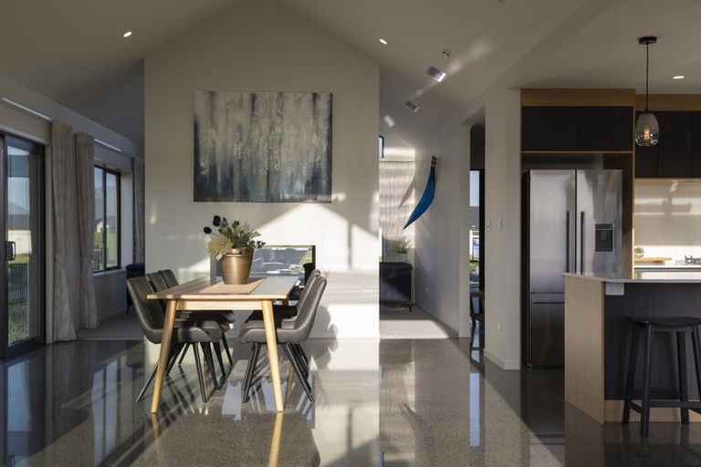 Photo of property in 14 Beveridge Road, One Tree Point, 0118