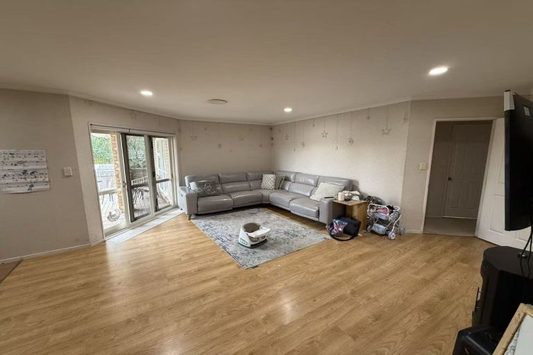 Photo of property in 6 Conacher Close, East Tamaki Heights, Auckland, 2016
