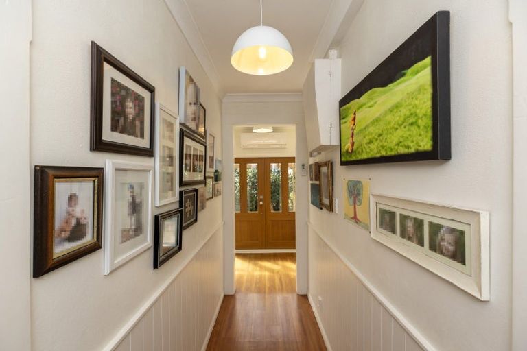 Photo of property in 11 Tiromoana Road, Raumati South, Paraparaumu, 5032