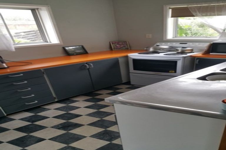 Photo of property in 2/5 Tirimoana Road, Te Atatu South, Auckland, 0602