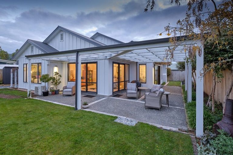 Photo of property in 27 Lakemere Way, Kinloch, Taupo, 3377