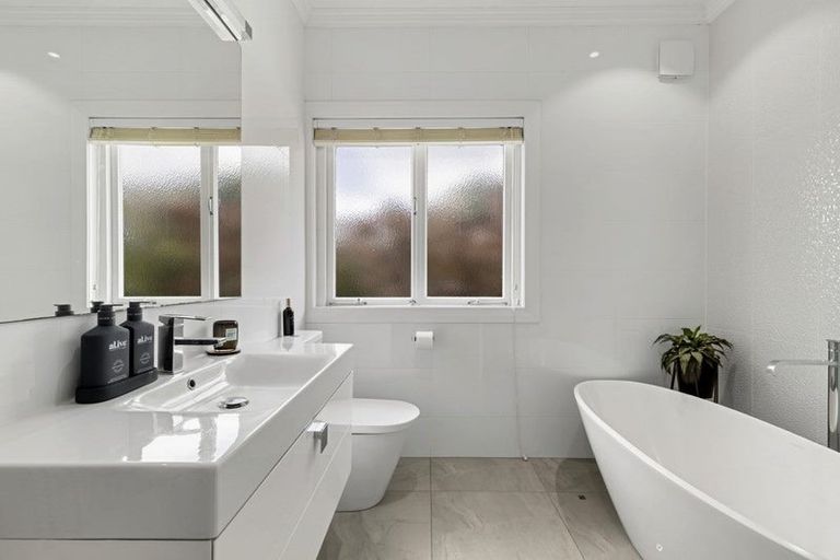 Photo of property in 1/41 East Coast Road, Milford, Auckland, 0620