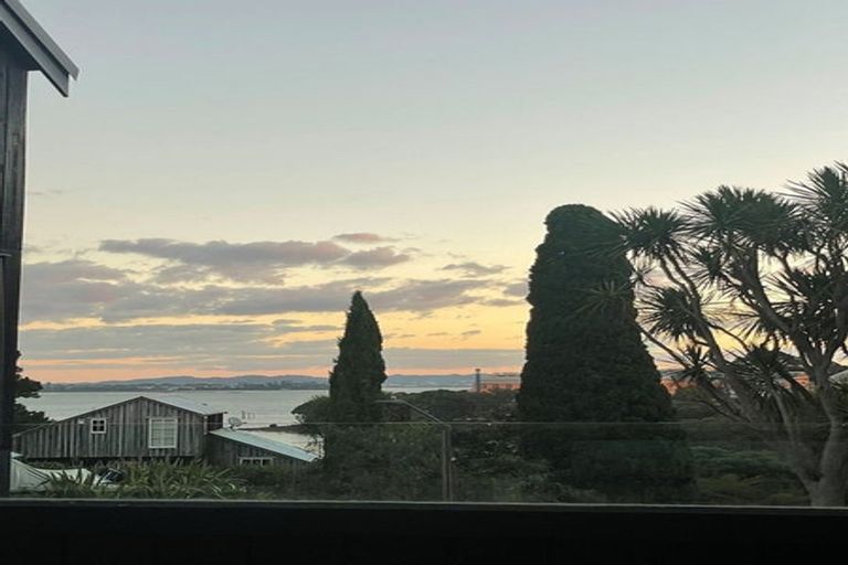 Photo of property in 23 Telephone Road, Birkenhead, Auckland, 0626