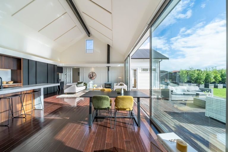 Photo of property in 5 Helm Place, Whitby, Porirua, 5024