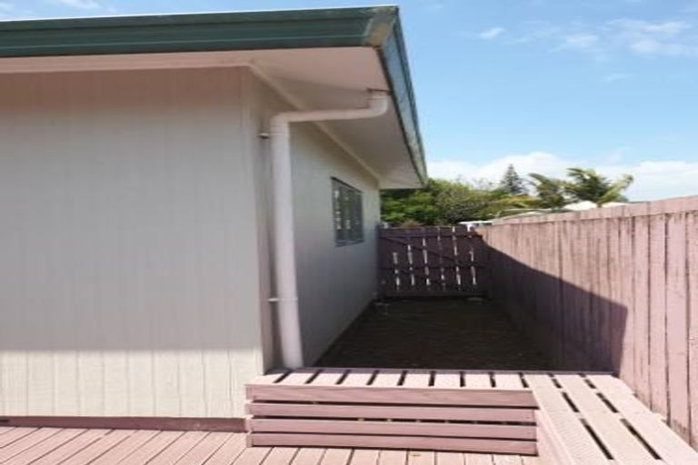 Photo of property in 8 Josie Lane, Manurewa, Auckland, 2102