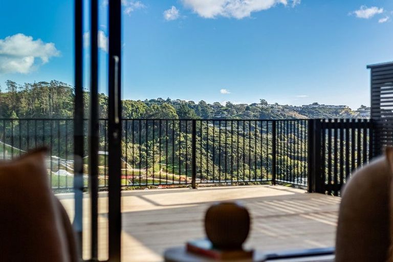 Photo of property in 32 Oakum Road, Whitby, Porirua, 5024