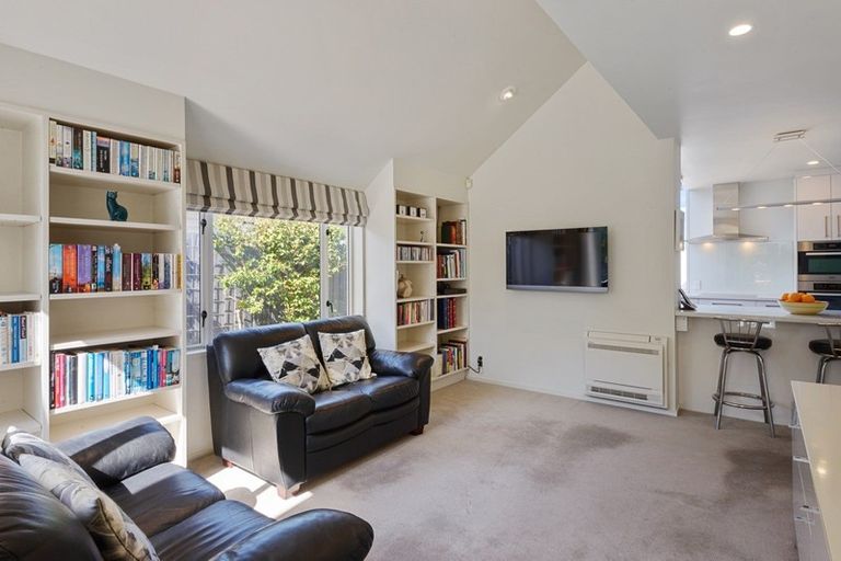 Photo of property in 39 Thornycroft Street, Fendalton, Christchurch, 8052